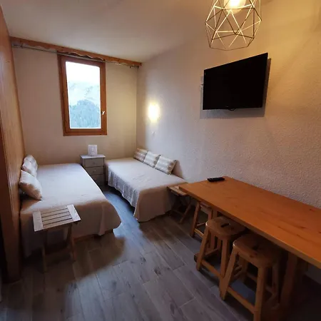 Cosy Avec Acces Pistes Et Commerces, Balcon, Parking, Animaux Ok! - Fr-1-355-24 Daire *